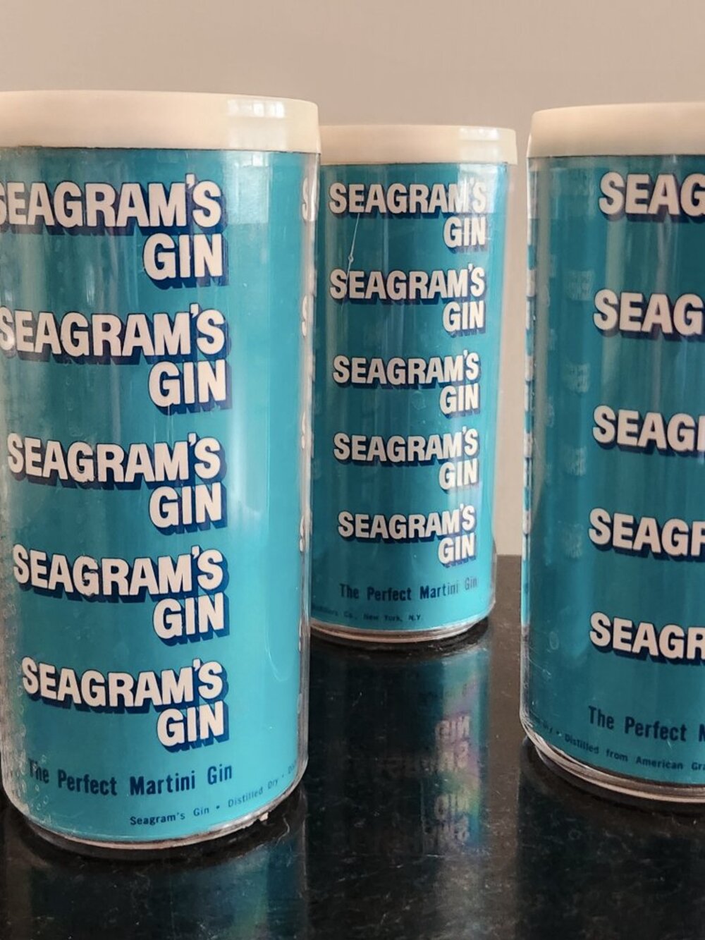 vintage Seagram's Gin plastic tumblers set of 4